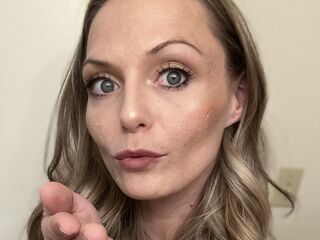 bizarre fetish chatroom KiraFrost