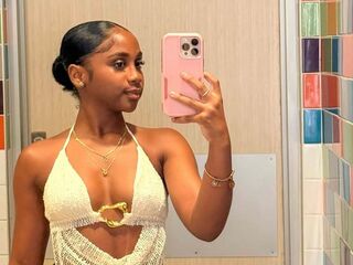 sexy webcam girl AmoraBella