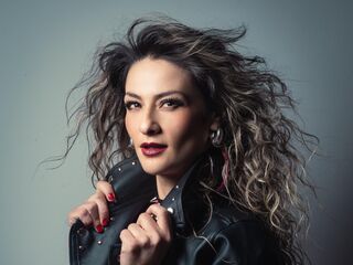 topless cam girl AryTorres