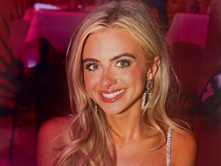 cam girl spreading pussy AvaJClaire