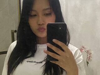 fingering camgirl BerniceMaguire