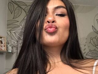 naked girl with webcam masturbating with dildo CamillleGoddes
