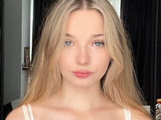 nude webcamgirl pic CleliaGoel