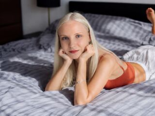 naughty camgirl masturbating with dildo DaniellaStarki