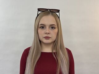 topless cam girl DonellaAutobee