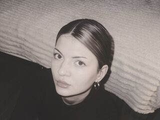 hot cam girl masturbating with sextoy GenaBaillargeon