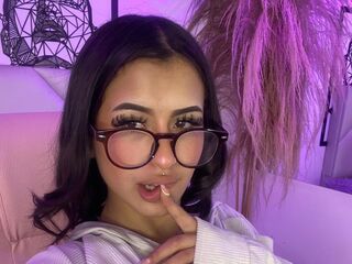 hot cam girl fingering shaved pussy HaileySimson