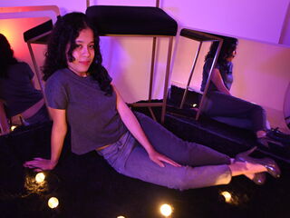 shaved pussy webcam KyaraLux