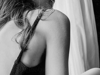 camgirl playing with sex toy RemaRoy