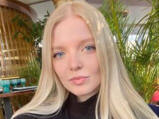 fingering webcamgirl SweetAnny