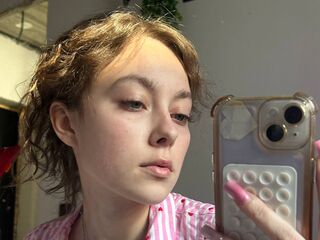 masturbating camgirl ThuyThorstad