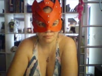 Ciao, sono LadySyff, la tua nuova ossessione.Milf 40enne autentica, sensuale e provocante, pronta a stuzzicare la tua fantasia con cam, foto, video e messaggi personalizzati.Amo sapere che mi guardi dall’ufficio, con i genitori in casa… o mentre lei è lì con te in un