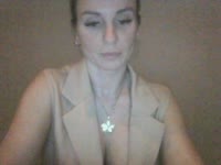 Hey ik ben Nina. Korte intro .. ik ben klein van stuk maar groots in presence, love it. Dominant op een speelse manier.ik hou van nieuwe uitdagingen! Oeh, ik voel de vibes al ..