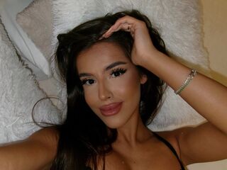 camslut showing tits Amanda