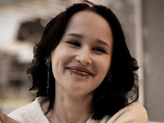 camgirl playing with dildo BrandieOcasio