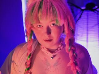 naked camgirl masturbating with vibrator ChimberWo