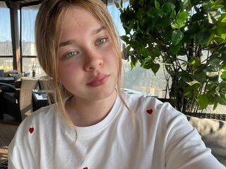 live webcam performer KendallHennig