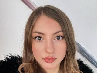 nude camgirl pic KyraKur