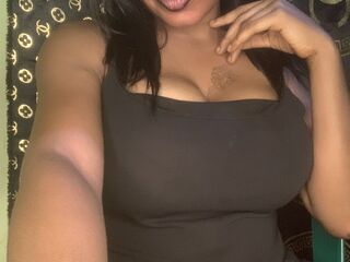 camwhore masturbating with dildo LindaBernard