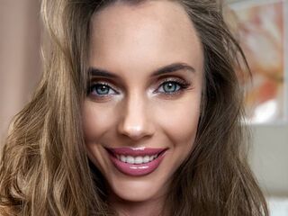 camslut fingering shaved pussy MichelleRouz