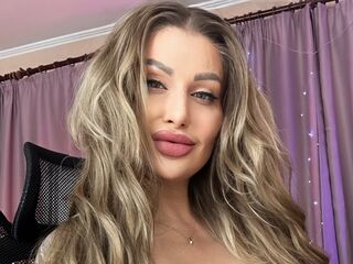camgirl bdsm cam LuxeAnna