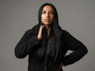 cam girl playing with vibrator AdaharaBanks