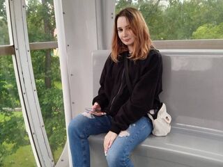 camslut showing tits AliceRamus