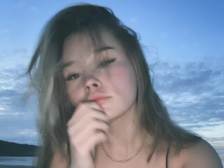 camslut fingering shaved pussy AnettaDavidson