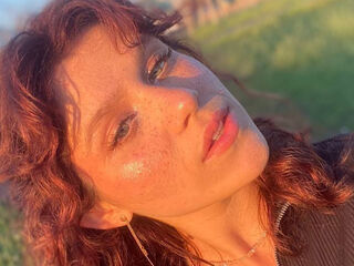 camgirl playing with vibrator AstridChing