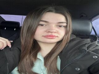 camgirl fingering shaved pussy AvelineMyst