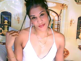 free nude live show AzzyGreene