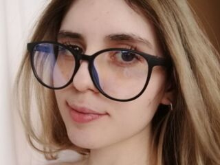 camgirl masturbating with sextoy BlytheDendy