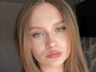 naughty camgirl fingering pussy CarylonPreis