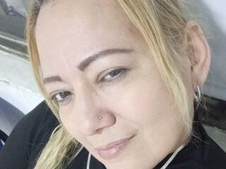girl chat room ClauWatson