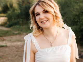 masturbating cam girl DemetriceAkpan