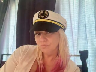 hot naked webcam girl DjLilPuffster