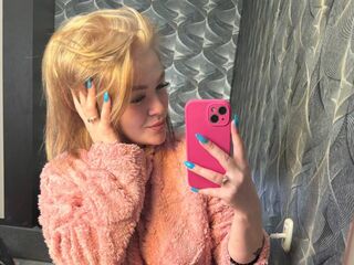 camgirl fingering bald pussy ElizabethCamaro