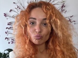 nude cam Emelyi