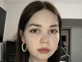 camgirl fingering wet pussy EmiliRoyzi