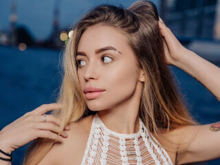 free live chatroom EmilyBeverly