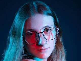 camwhore masturbating with vibrator EvelyneSchroff