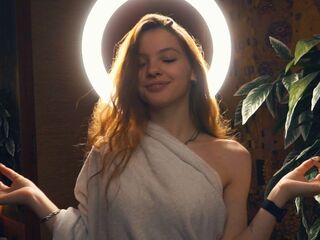 camgirl playing with sextoy FloraBenny