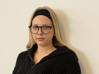 webcam strip tease show FrancesVirunes