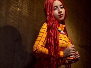 naked camgirl masturbating with vibrator IsaMerlano