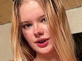 naked girl with webcam masturbating with vibrator JeannettaCeraos