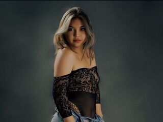 camgirl showing pussy JessieSantana