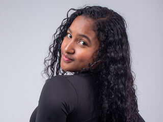 cam girl playing with sextoy KarinaPonse