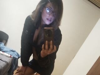 sexy live girl KarmicQzar