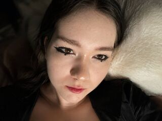 beautiful girl webcam KendalChalet