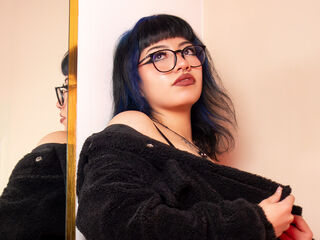 hot cam girl fingering shaved pussy KittyDarkell